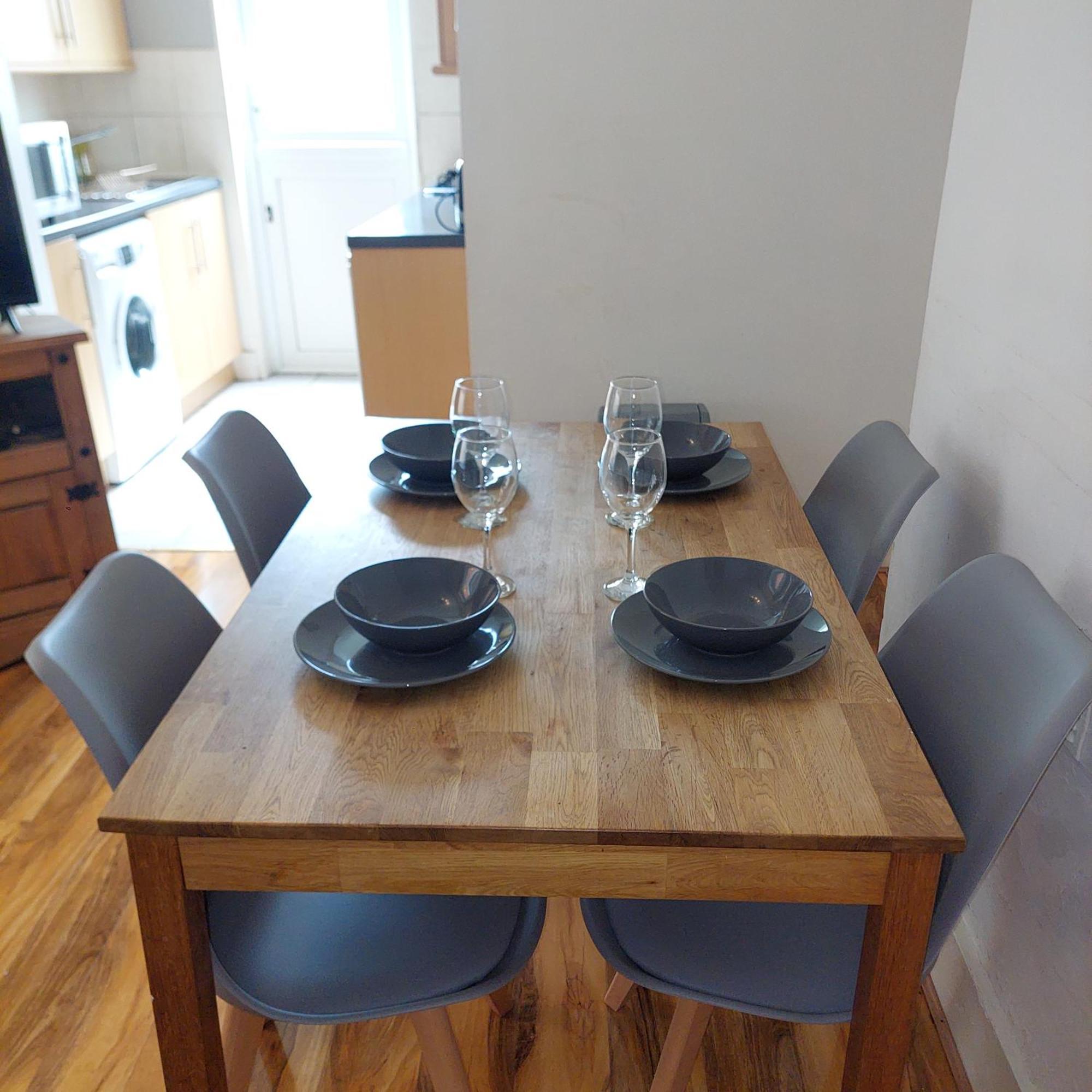 2 Bedroom Apartment, Fortescue Road London Ngoại thất bức ảnh