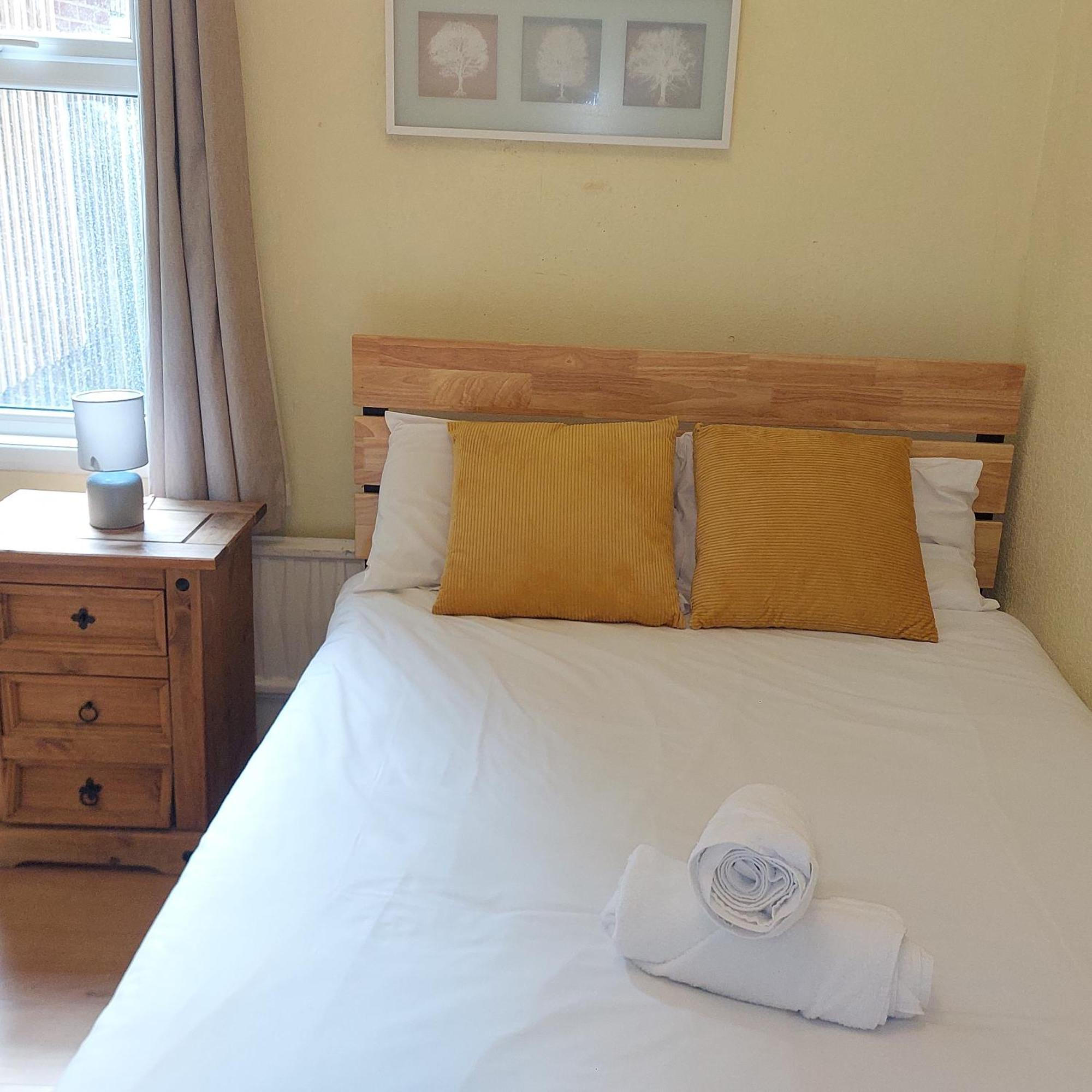 2 Bedroom Apartment, Fortescue Road London Ngoại thất bức ảnh