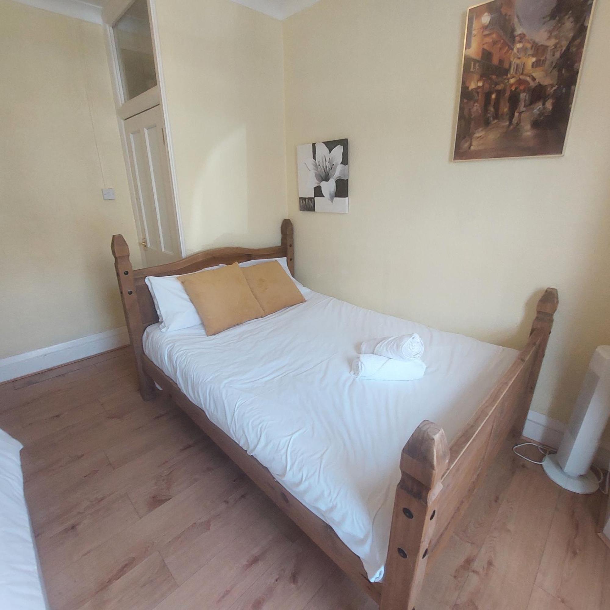 2 Bedroom Apartment, Fortescue Road London Ngoại thất bức ảnh