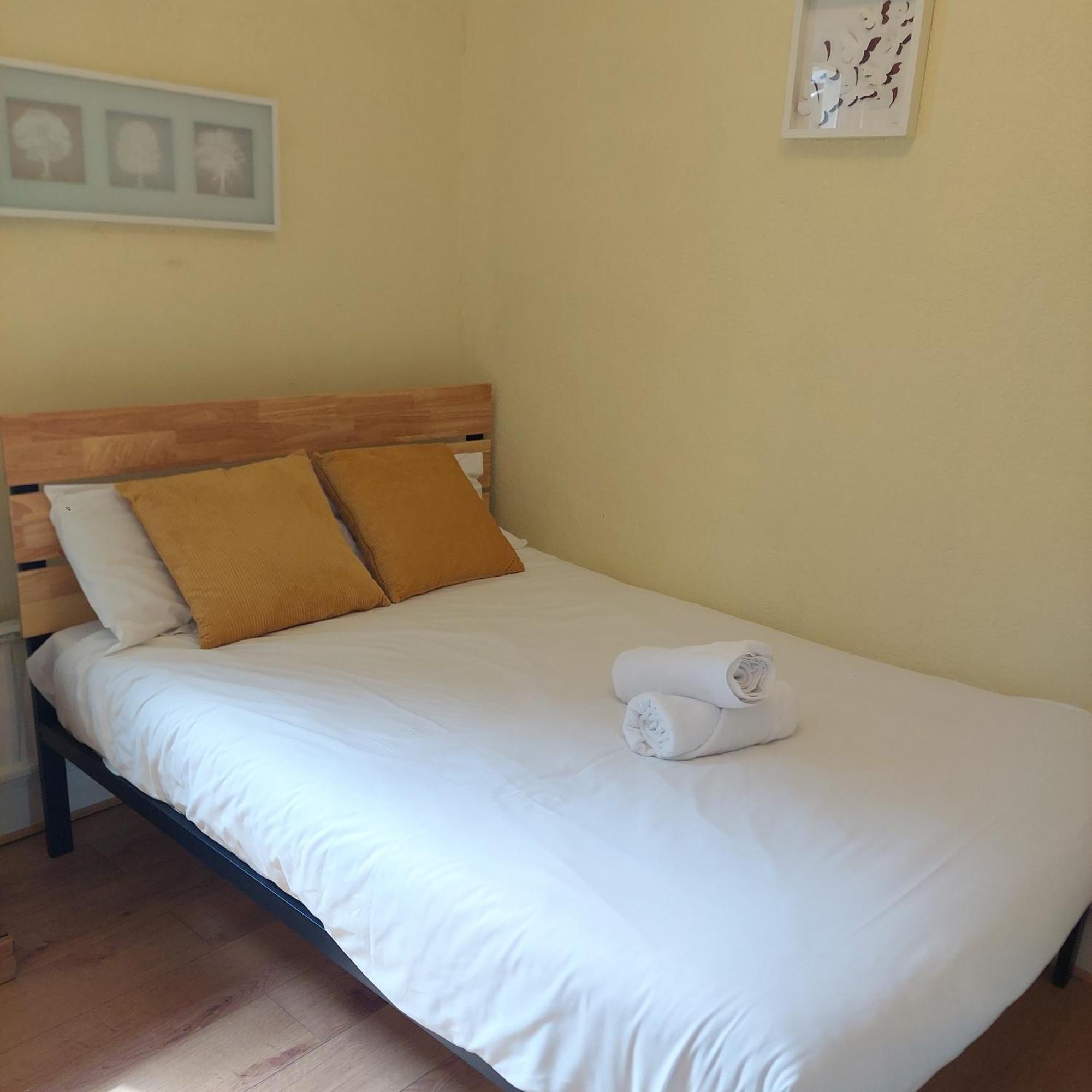2 Bedroom Apartment, Fortescue Road London Ngoại thất bức ảnh